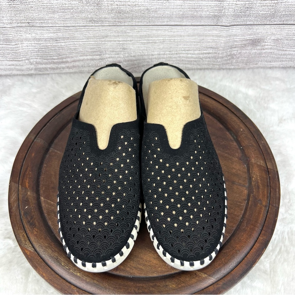 Ilse Jacobson Tulip Laser Cut Mule Black &White
Women's Sneakers Size EU 42 - Picture 3 of 11
